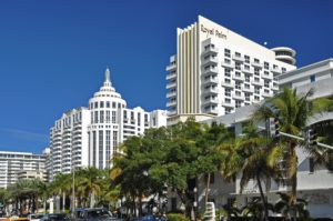 Miami_Beach_-_Hotels_along_Collins_Avenue_(2011)-min Miami_Beach_-_Hotels_along_Collins_Avenue_(2011)-min